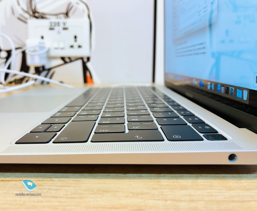 11 gadgets that are constantly in my pockets and backpack