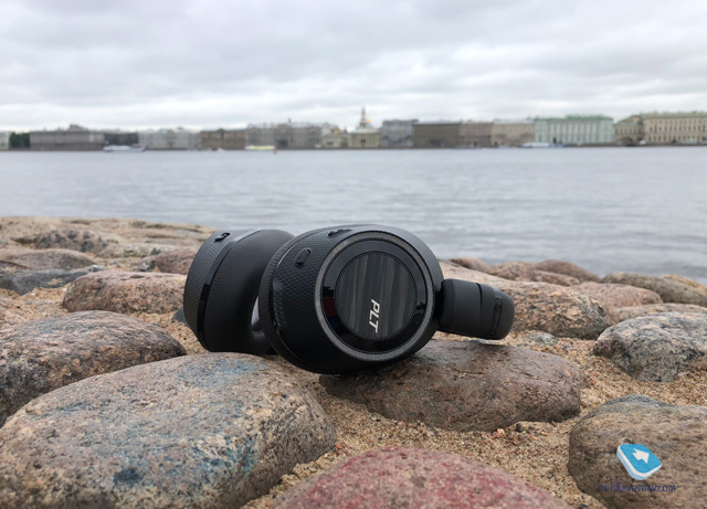 11 gadgets that are constantly in my pockets and backpack