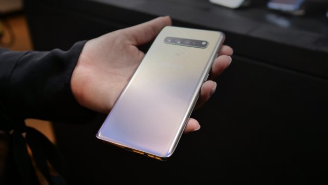 Eternal struggle: smartphones on iOS vs Android - smartphones