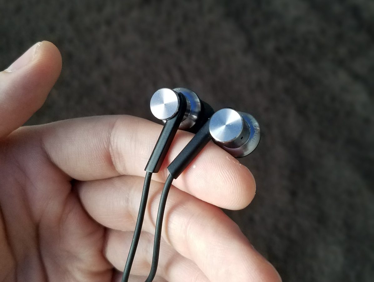 Cheap but with sound.  Review of the hybrid headset Xiaomi Circle Iron (Hybrid Earphones)