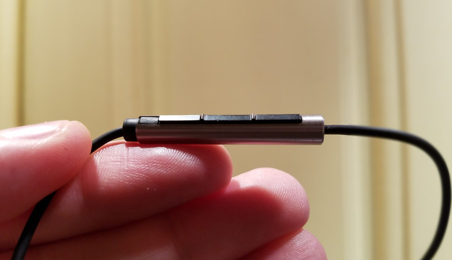 Cheap but with sound.  Review of the hybrid headset Xiaomi Circle Iron (Hybrid Earphones)