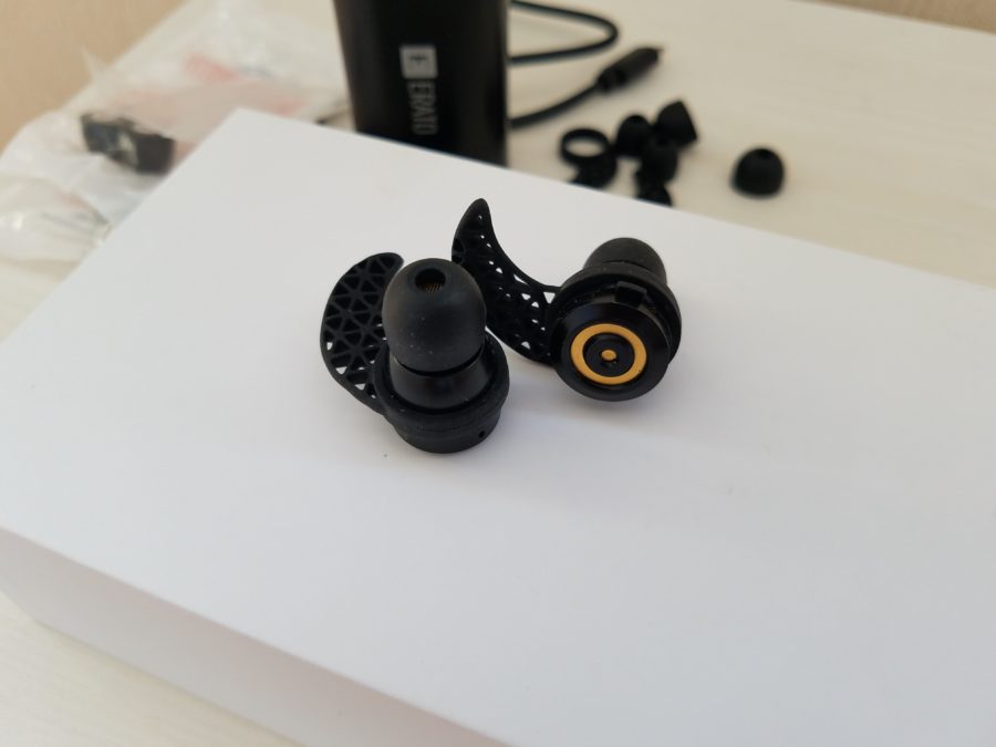 Erato Apollo 7S.  Good sound without wires