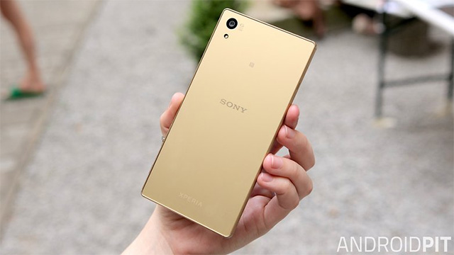 iPhone 6S vs Sony Xperia Z5 