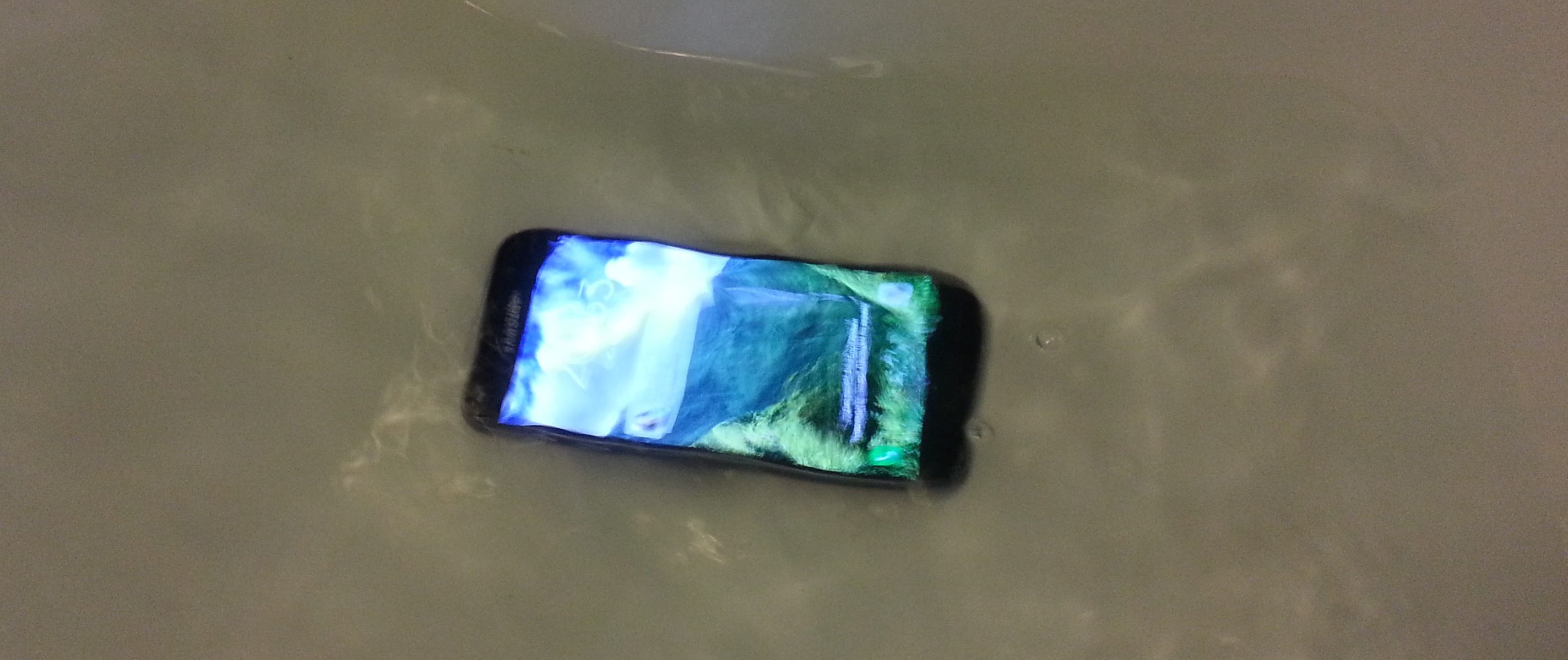 Not for Russia.  We save - we buy operator Galaxy S7 in the USA