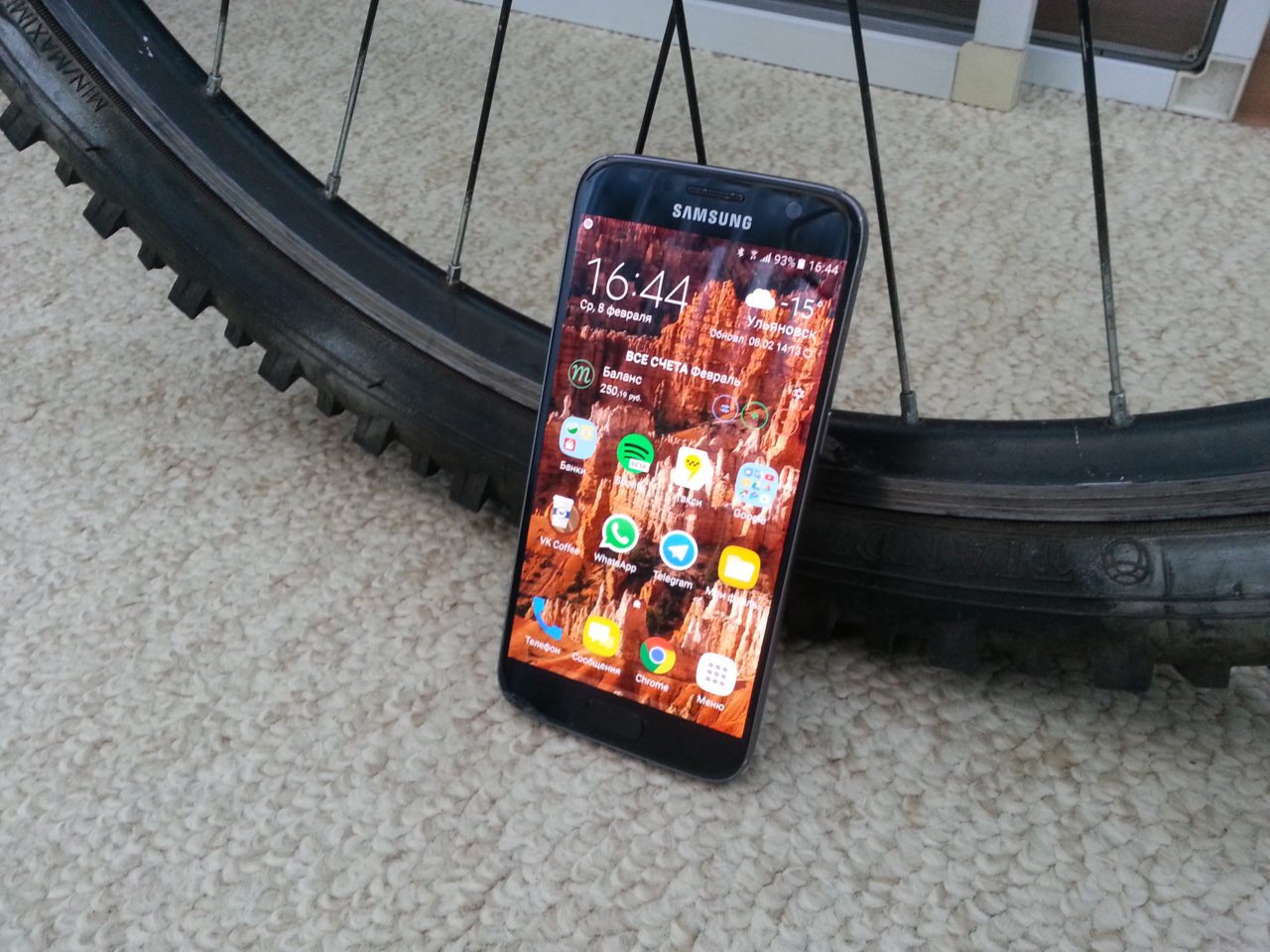 Not for Russia.  We save - we buy operator Galaxy S7 in the USA