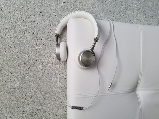 Not a review.  Headset Meizu HD-50 after 3 months of use