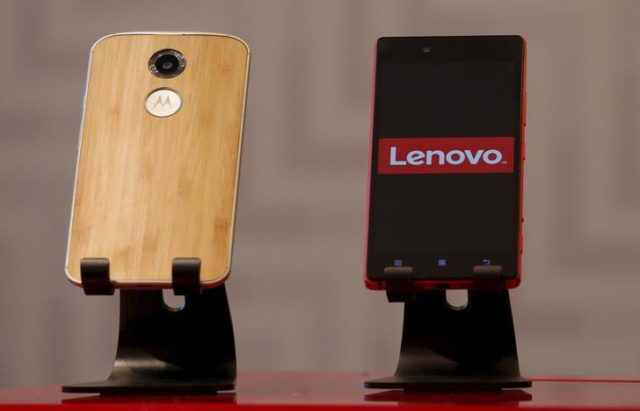 Lenovo and Motorola smartphones are displayed during a news conference in Hong Kong, China May 21, 2015. REUTERS / Bobby Yip 