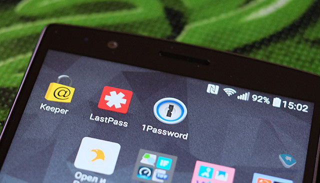 Passwords on a smartphone: to store or not?  