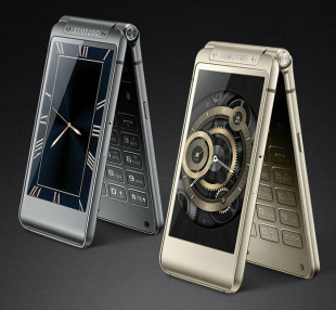 Samsung unveils new top-end Android 'clamshell' in China