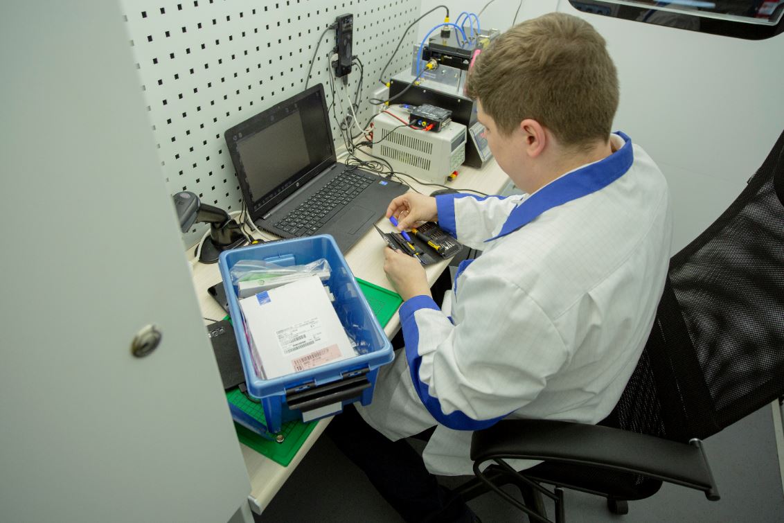 Samsung launches mobile service centers on the road to service flagship smartphones