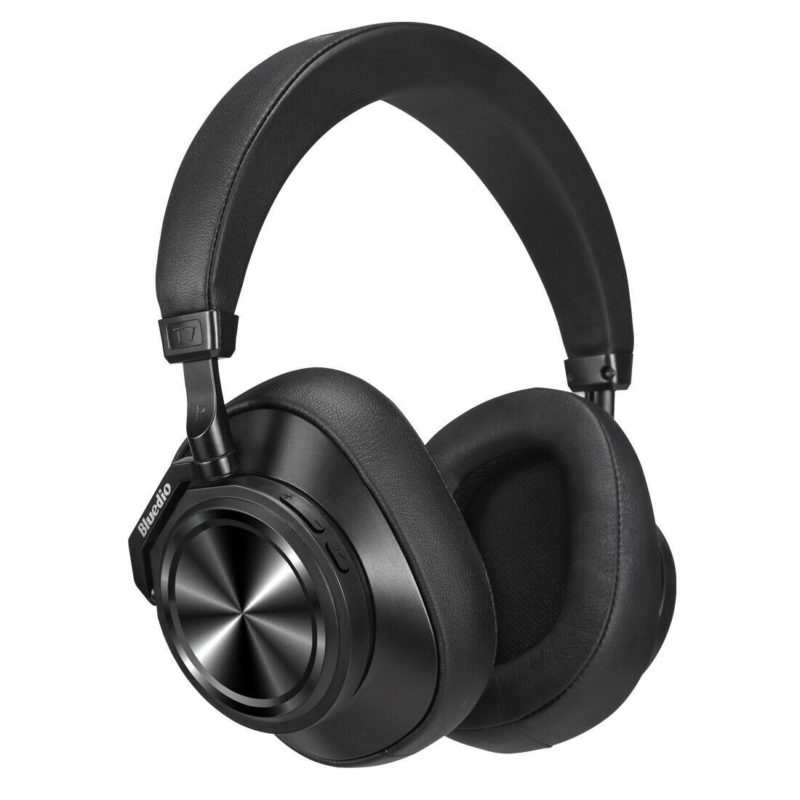 Seven pairs of noise canceling headphones up to 12 thousand rubles